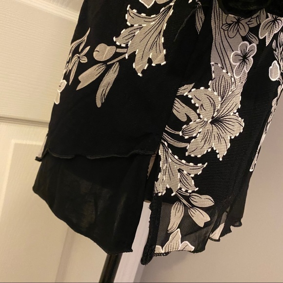APPOINTMENTS Floral Embellished Semi-Sheer Top - Picture 9 of 11